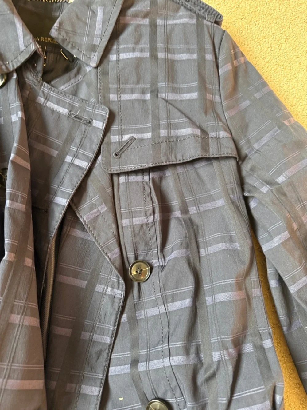 Banana Republic Double-Breasted navy Plaid Trench Coat . Beautifully detailed. - Picture 5 of 8